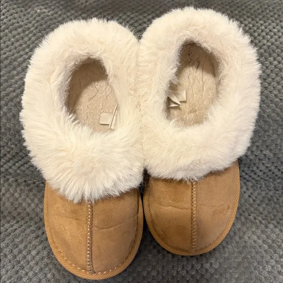 Girls Cat & Jack Fur-Lined Slippers - Picture 3 of 16